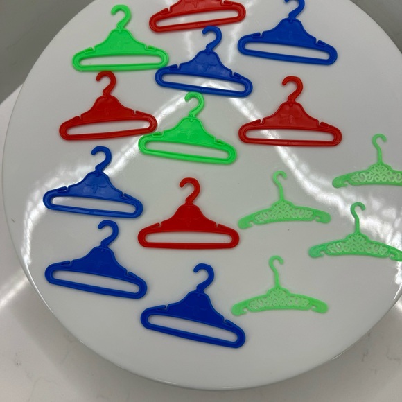 Vintage Lot Of 15 Barbie Doll Clothes Clothing Hangers - Picture 5 of 5